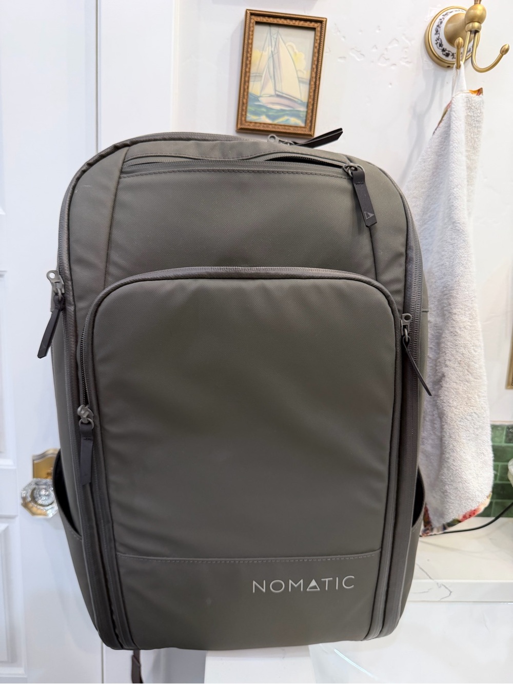 Nomatic Men's Gray Everyday Travel Backpack